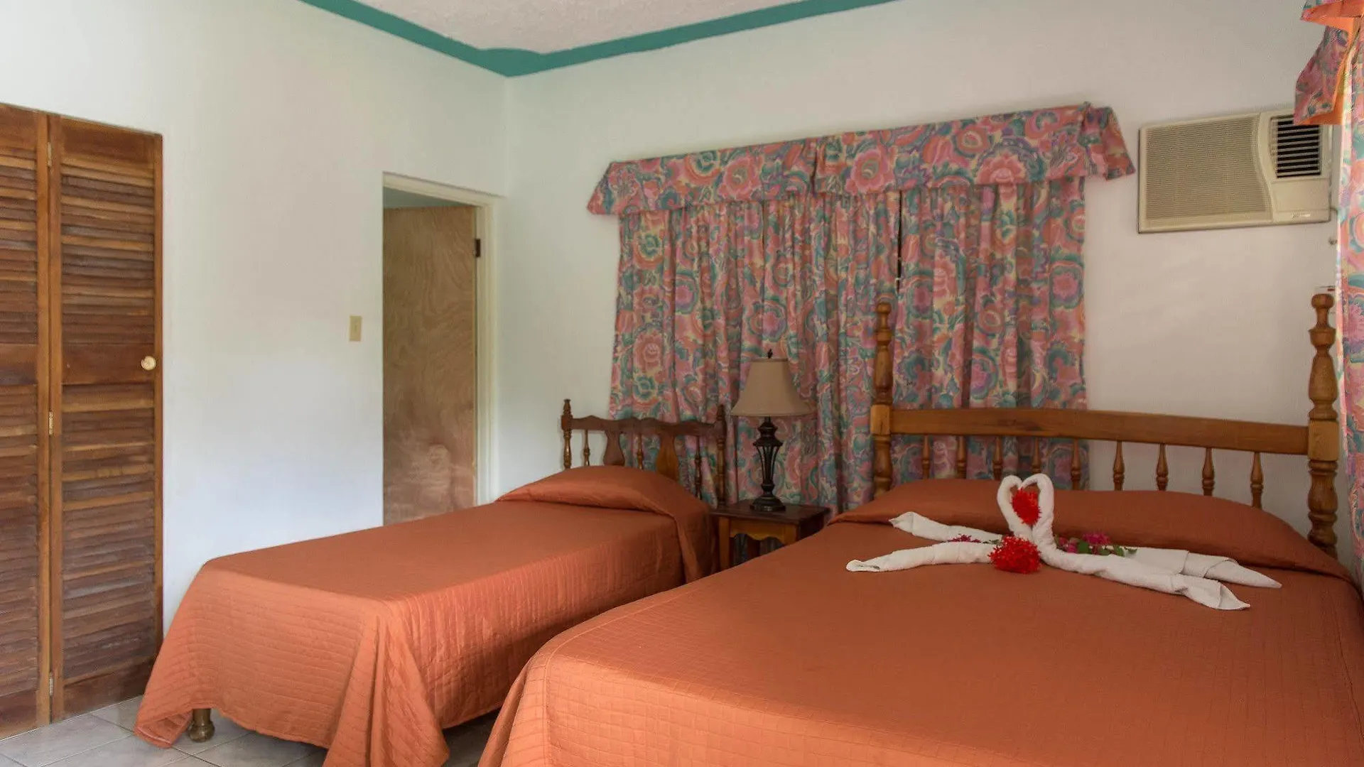 Golden Sunset Villas Negril Lodge