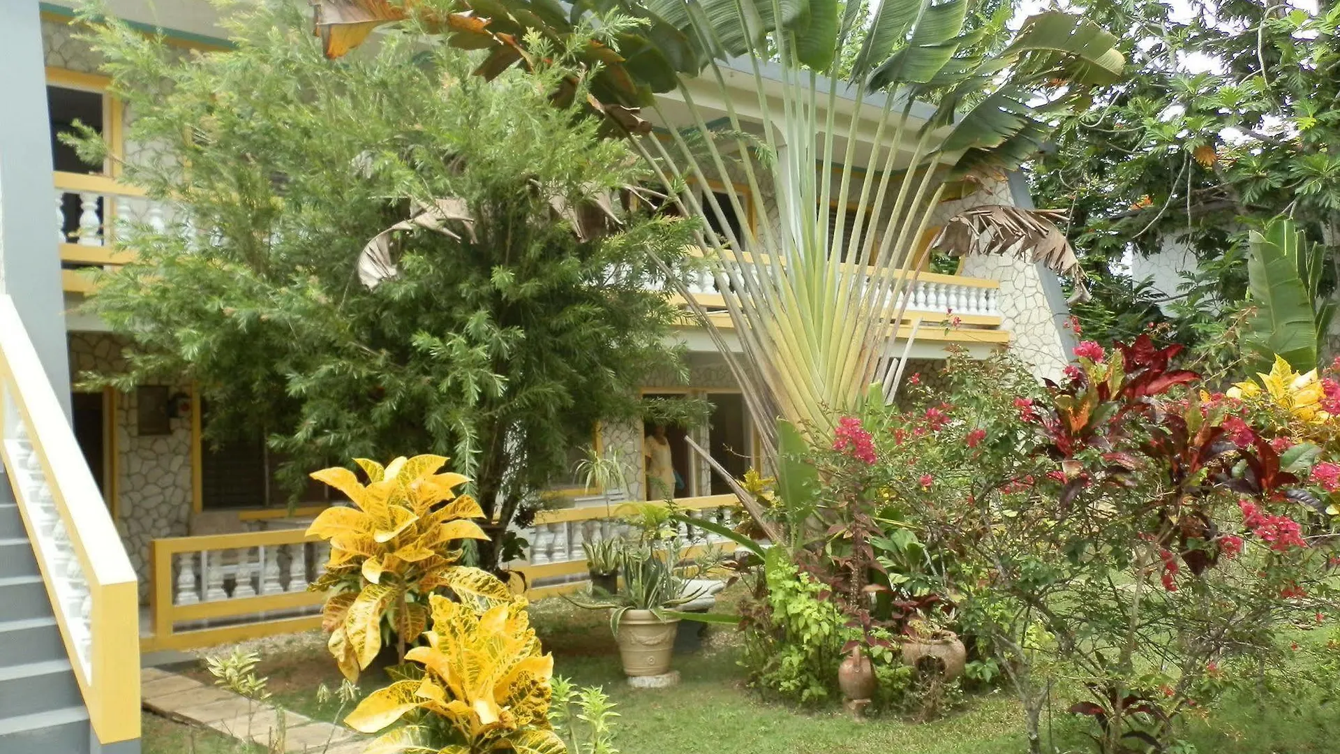 Golden Sunset Villas Negril Lodge