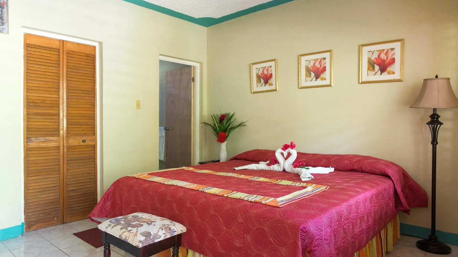 Golden Sunset Villas Negril